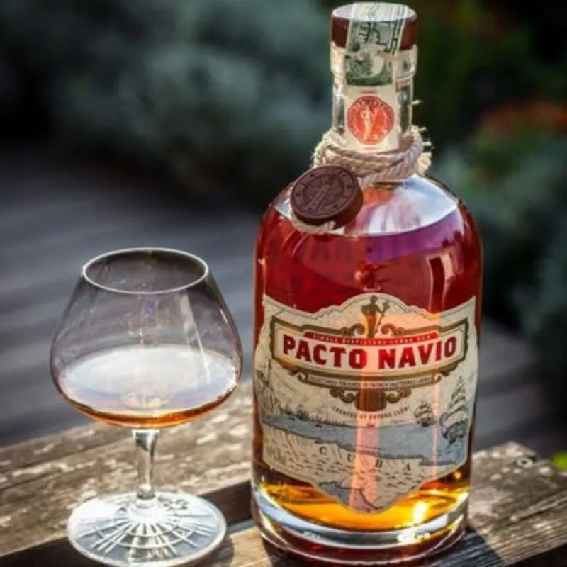 Ron Pacto Navío