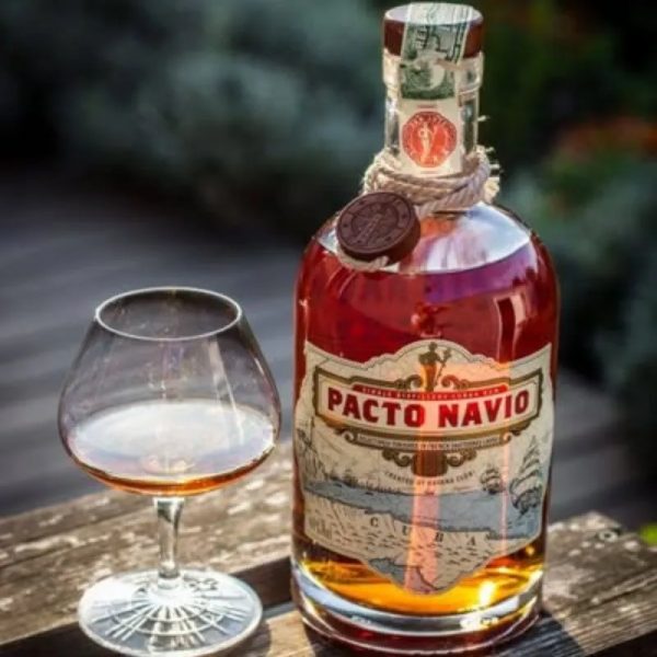 Ron Pacto Navío