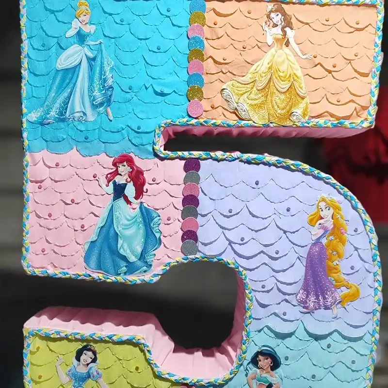 Piñata de # 5 Princesas