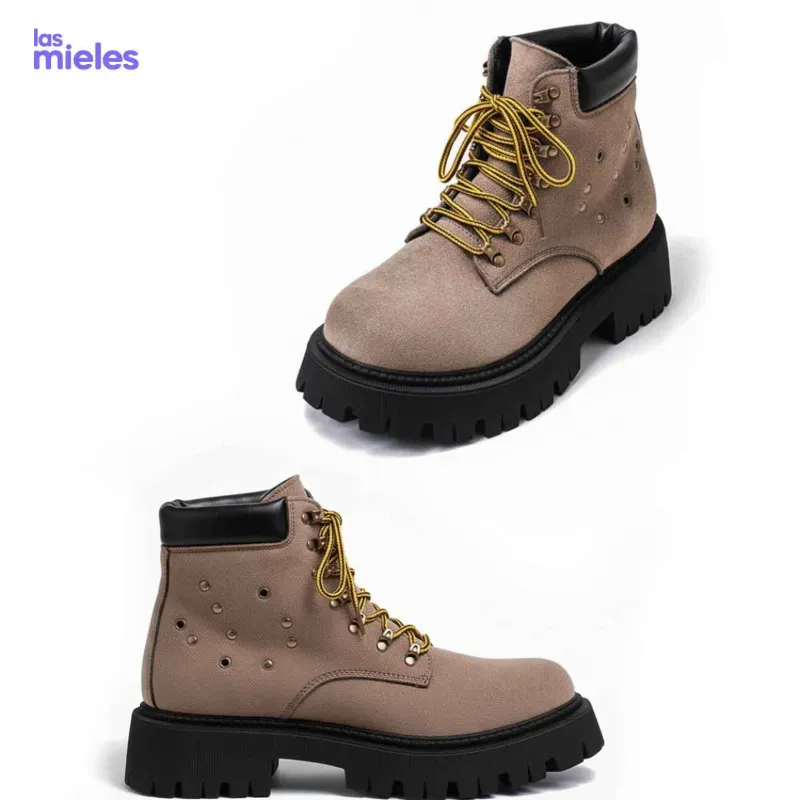 Botas con detalles plateados