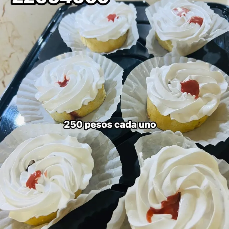 Pionono con merengue y mermelada