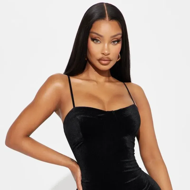 Vestido negro ajustado