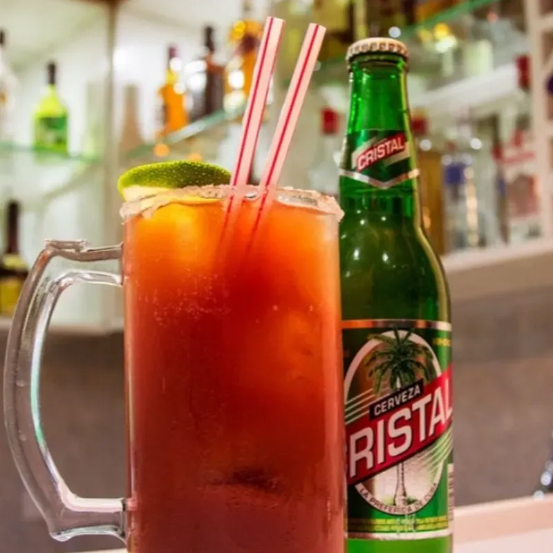 michelada con cerveza nacional