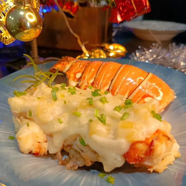Langosta a la piña con Crema