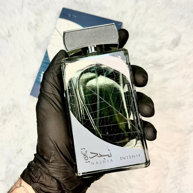 Najdia Intense de Lattafa