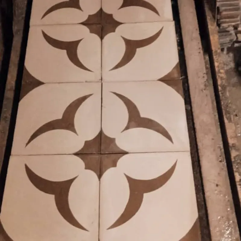 Flores marrón fondo blanco