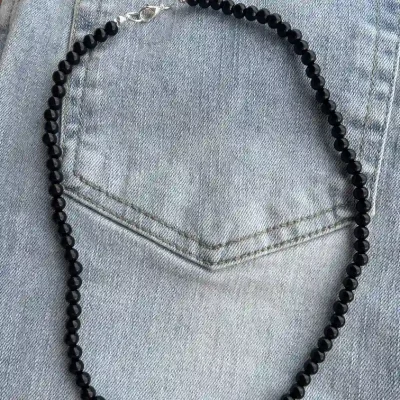 Collar de perlas negras