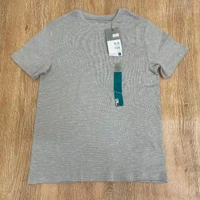 Pulóver con rayas grises y blancas