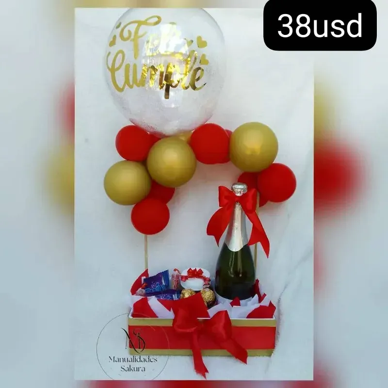 Caja de regalos con botella de sidra y globo feliz cumpleaños