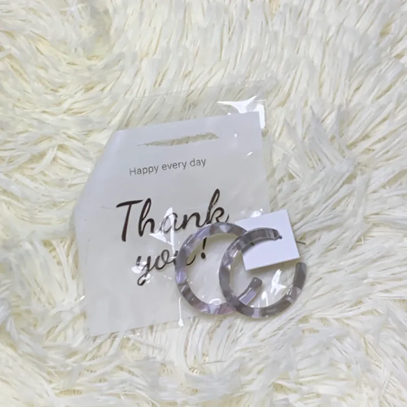 Aretes plateados, modelo #1. 