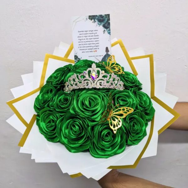 Ramo de 15 Rosas con Tiara, Mariposa y Postal