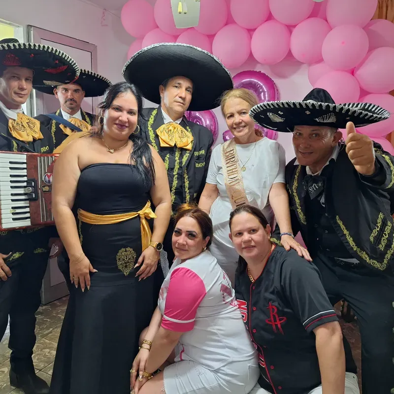Entrega sorpresa con Mariachis
