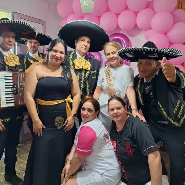 Entrega sorpresa con Mariachis