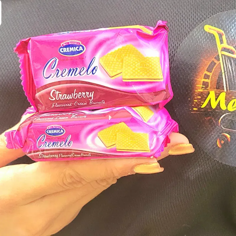 Galleta rellenas de fresa .Cremelo