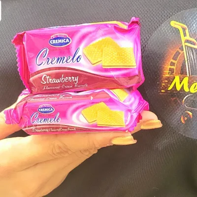 Galleta rellenas de fresa .Cremelo