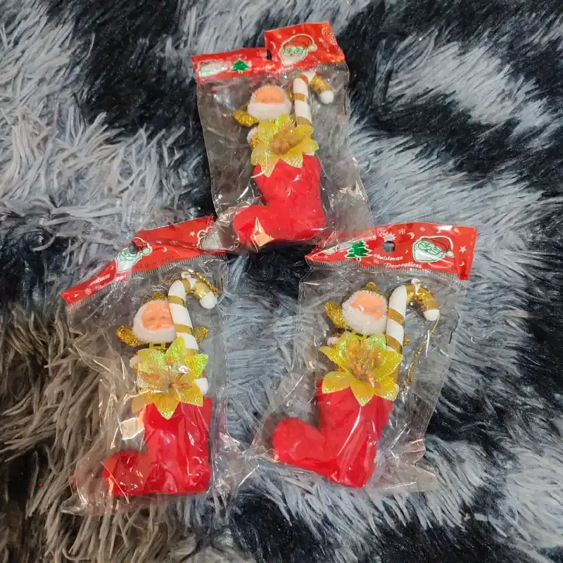 Adorno de navidad. Santa con bota