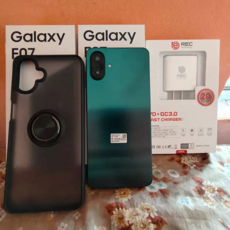 Teléfono Samsung F07