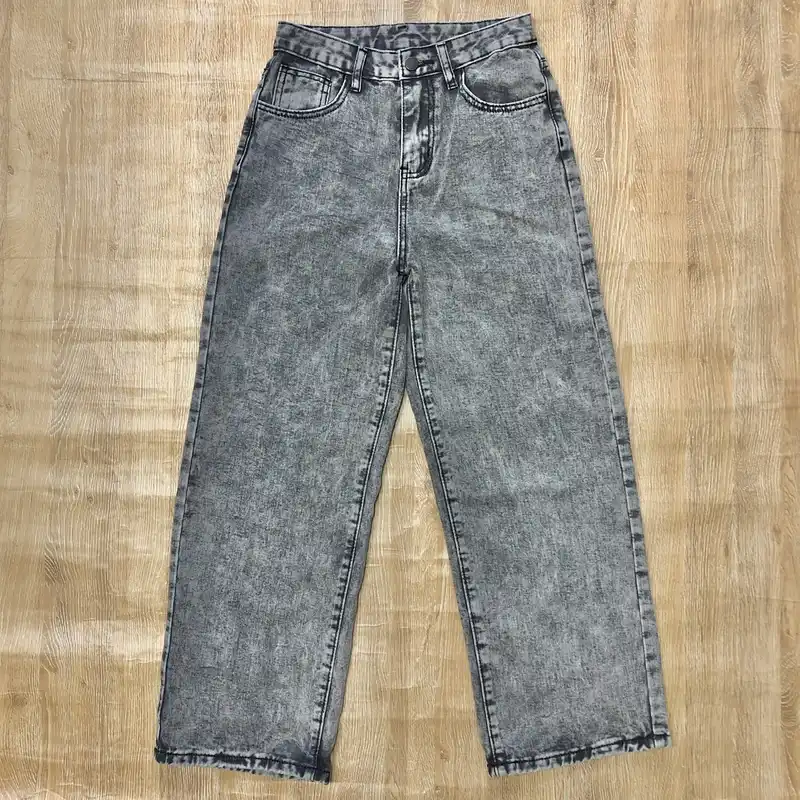 Pantalón gris con lazos rosados