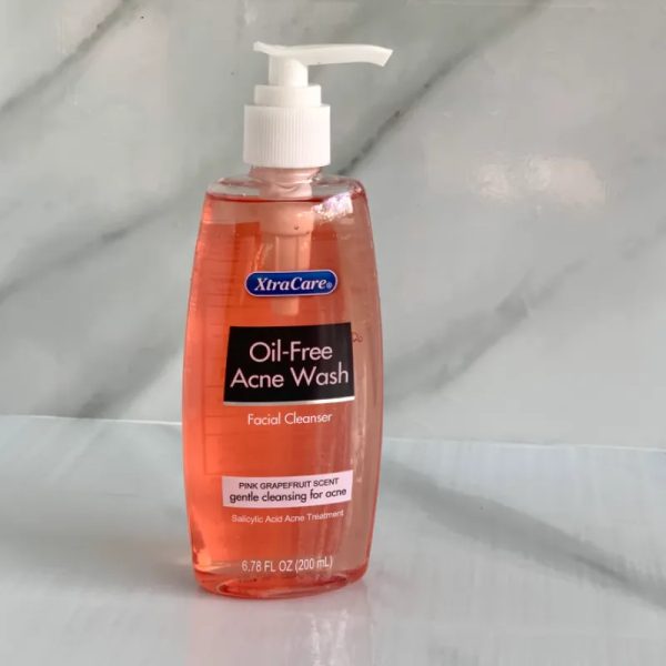 Limpiador facial para el tratamiento del acné.