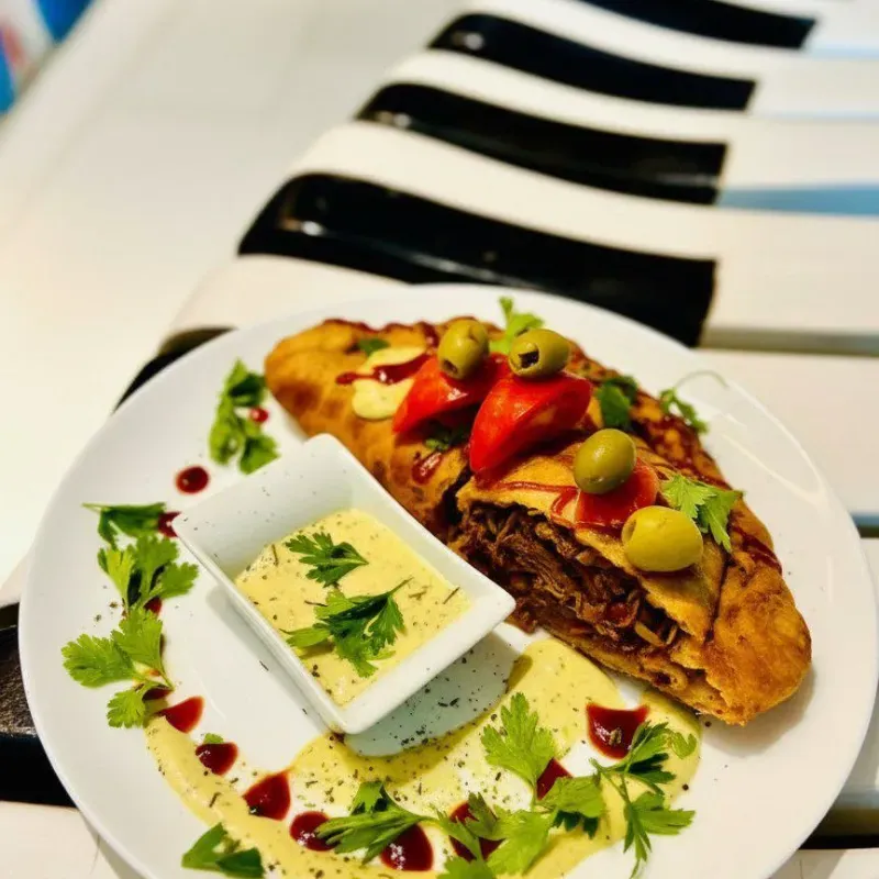 Empanada Rellena de Ress