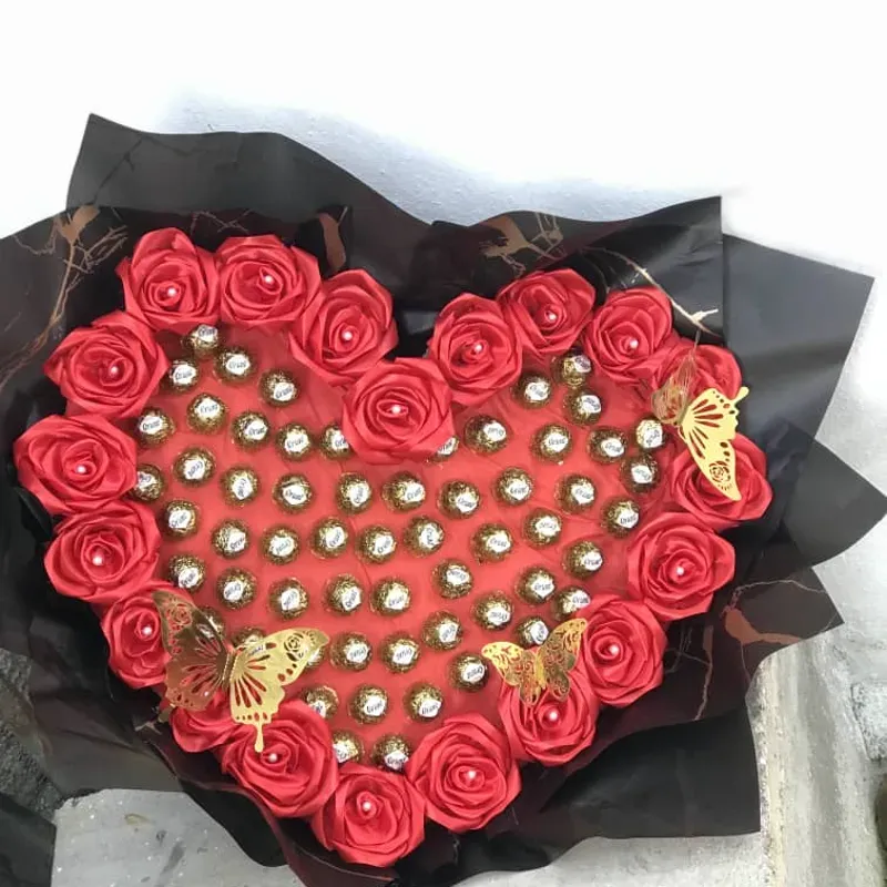 Ramo de 20 Rosas Eternas con Bombones