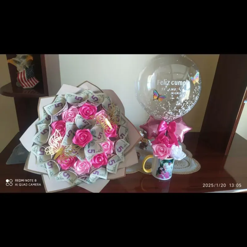 Conjunto de ramo con taza personalizada