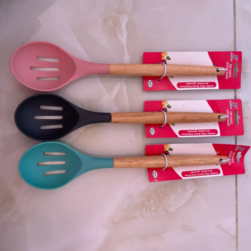 Cuchara de silicona con ranuras