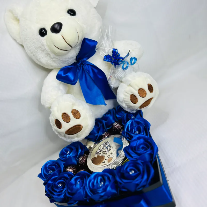 Caja corazón mediano con oso de peluche