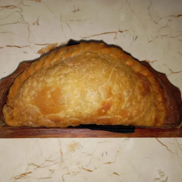 Empanada de Salchicha y Queso