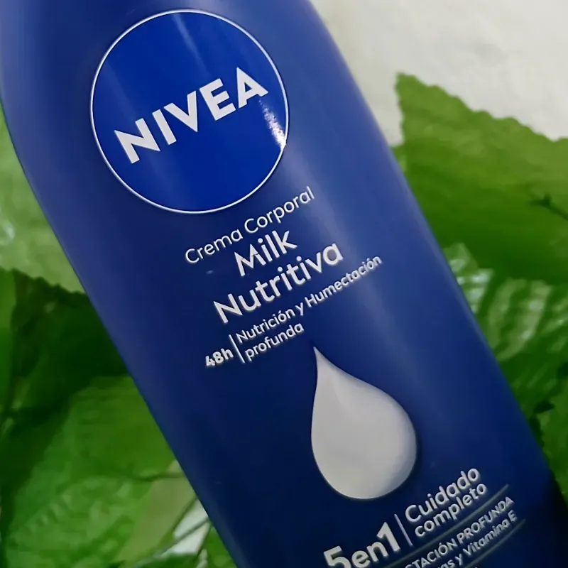 Crema Corporal Nivea de leche 100 ml