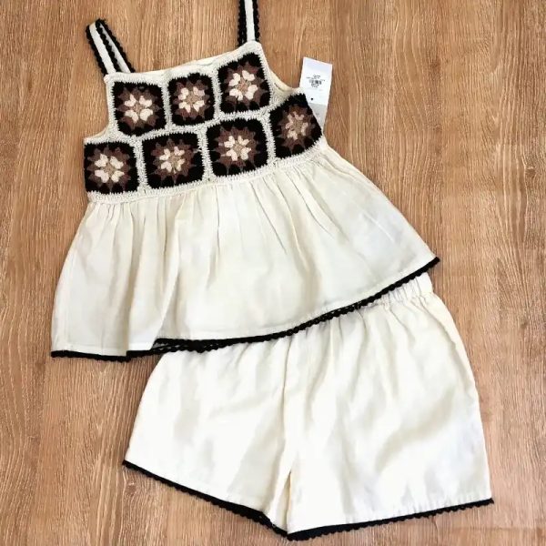 Conjunto color crema con parte tejida