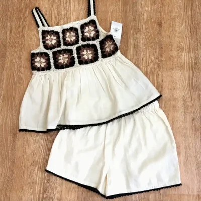 Conjunto color crema con parte tejida