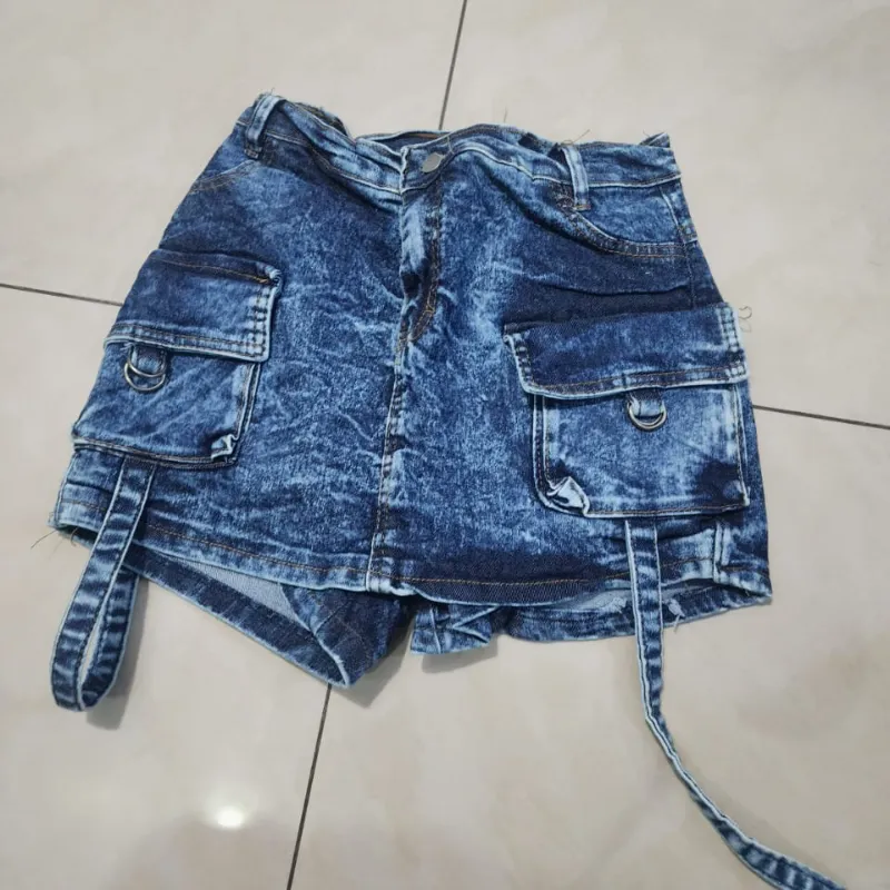 Saya short con bolsillos a los lados