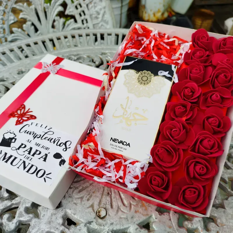 Caja de regalo con 16 rosas eternas y perfume