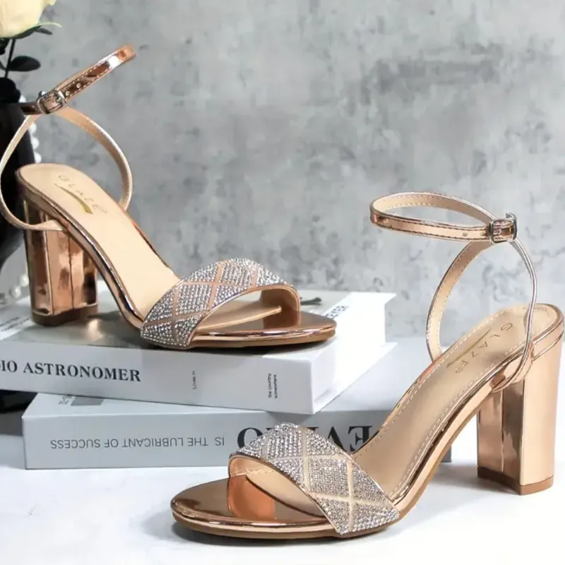 Zapatos de vestir. Mujer