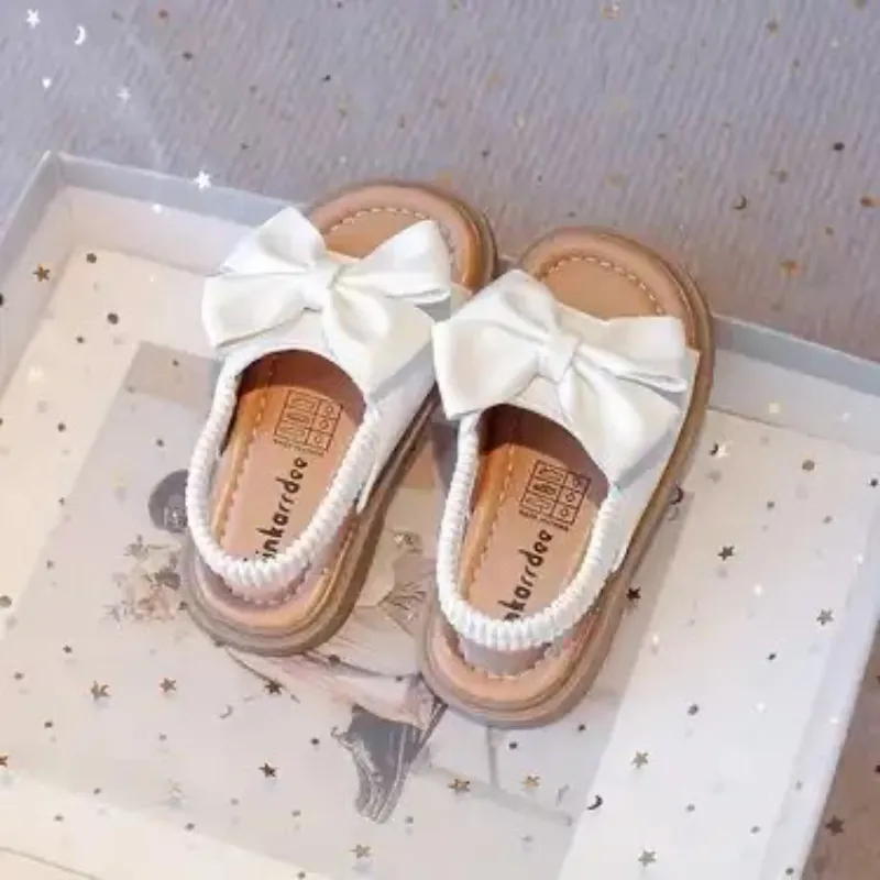 Sandalitas blancas con lazo