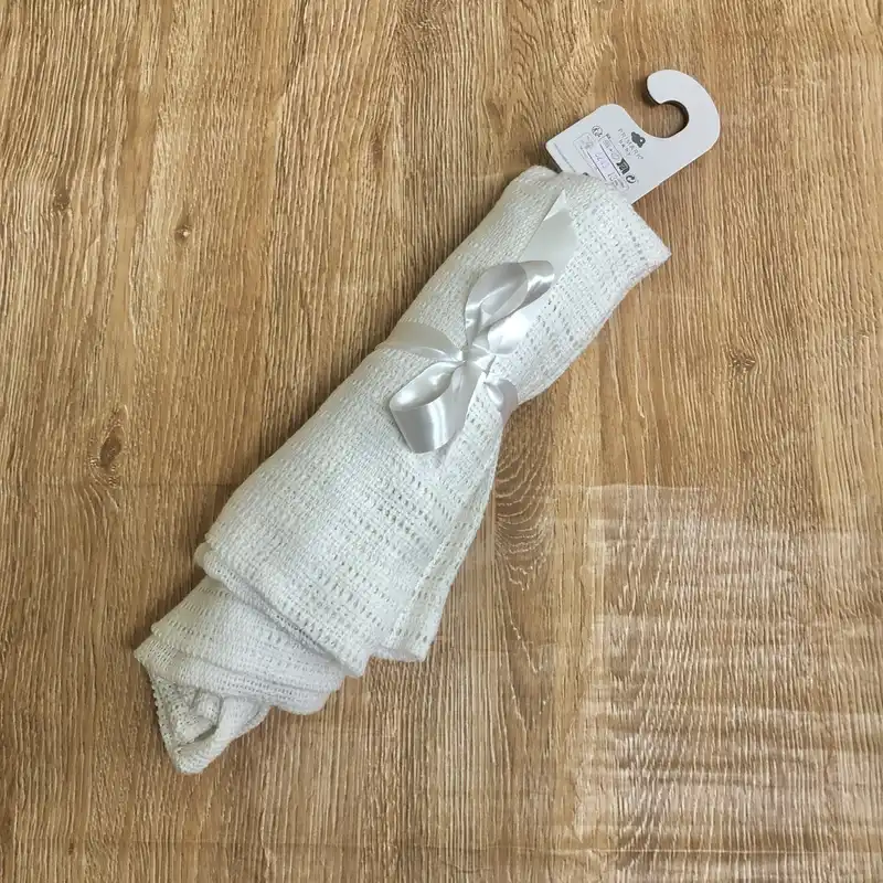 Colcha tejida color blanco