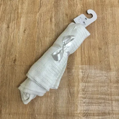 Colcha tejida color blanco