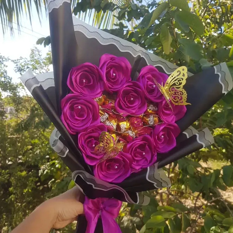 Ramo de rosas eternas en forma de corazón