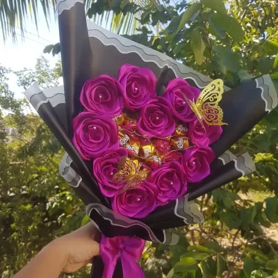 Ramo de rosas eternas en forma de corazón