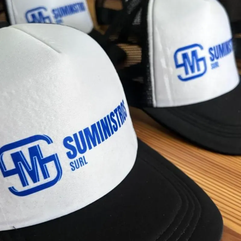 Gorra Trucker Negra y Blanca