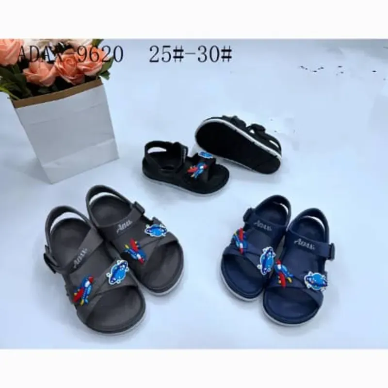 Sandalias de niño pequeño