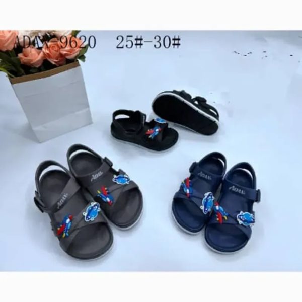Sandalias de niño pequeño