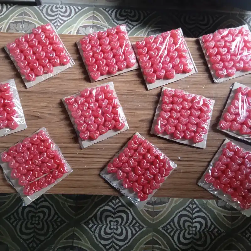 Paquete de 30 velitas pequeñas de corazones