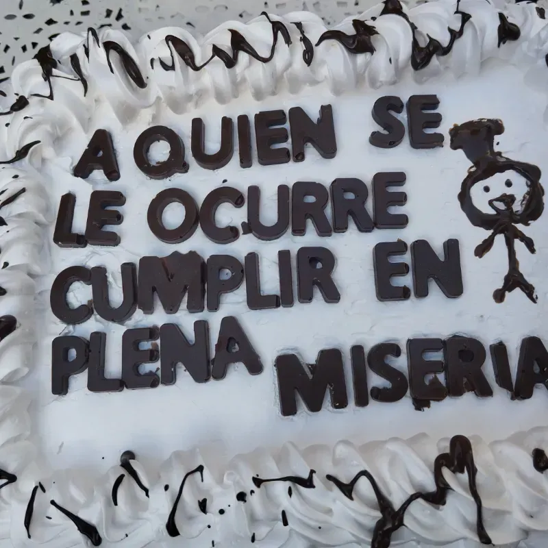 Cake con letrero