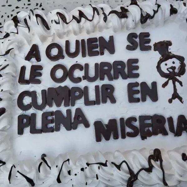 Cake con letrero