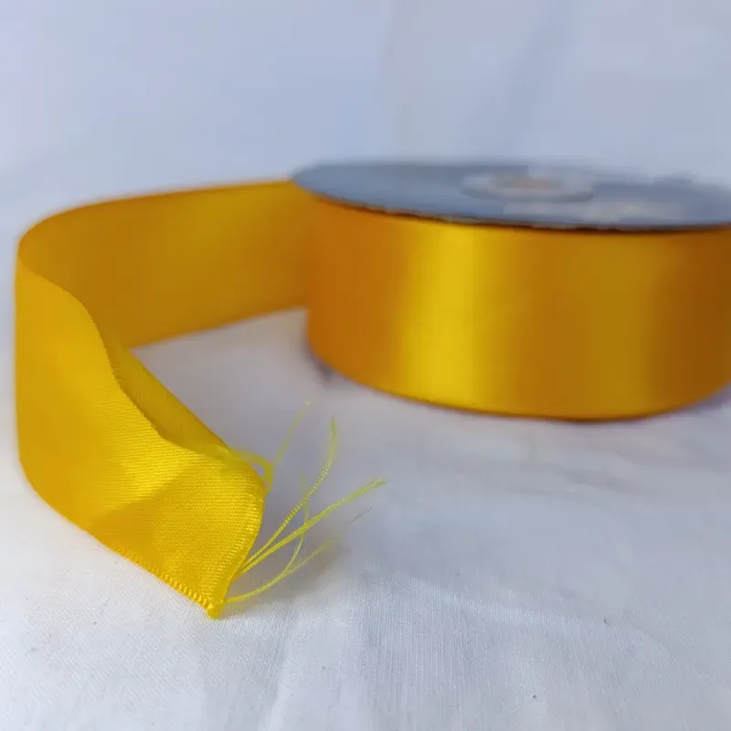 Cinta de satín de 4 cm de ancho color amarillo dorado