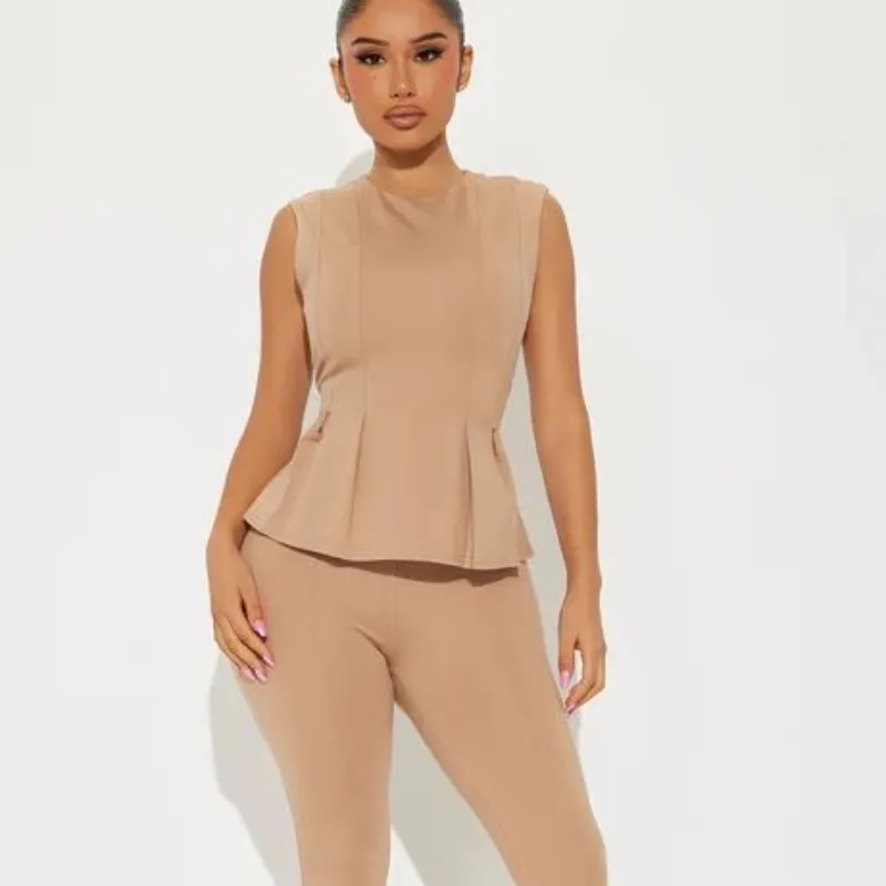 Conjunto beige