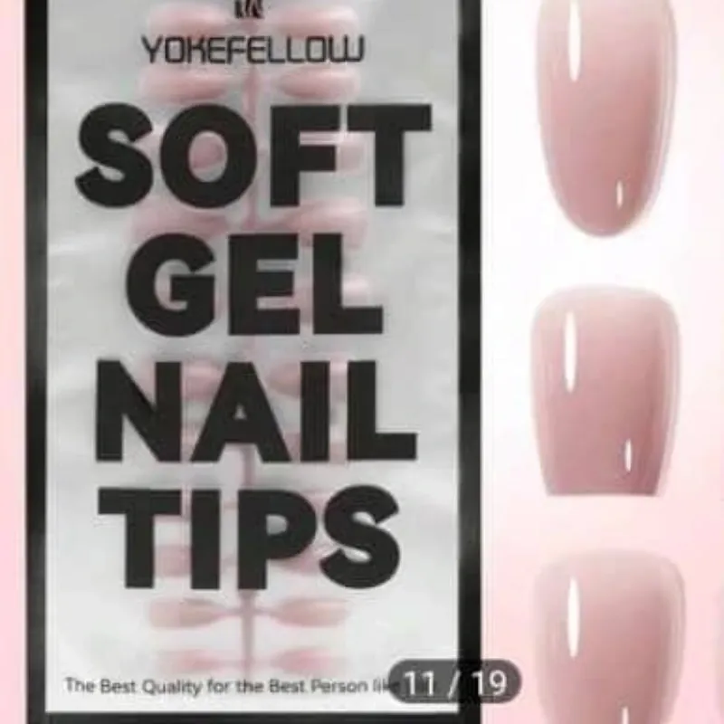 Uñas de soft gel degradadas