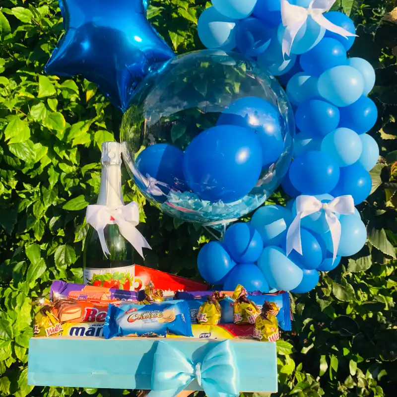 Regalo en color azul y una estrella